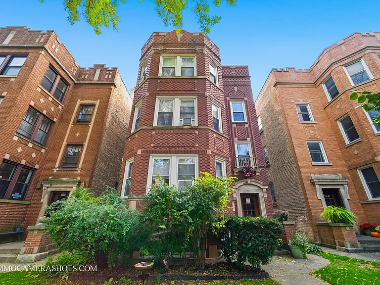 2045 W Farragut Ave #3 — Photo 1