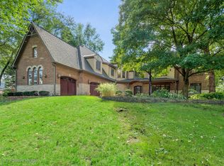 1 Camelot Dr, Oak Brook, IL 60523