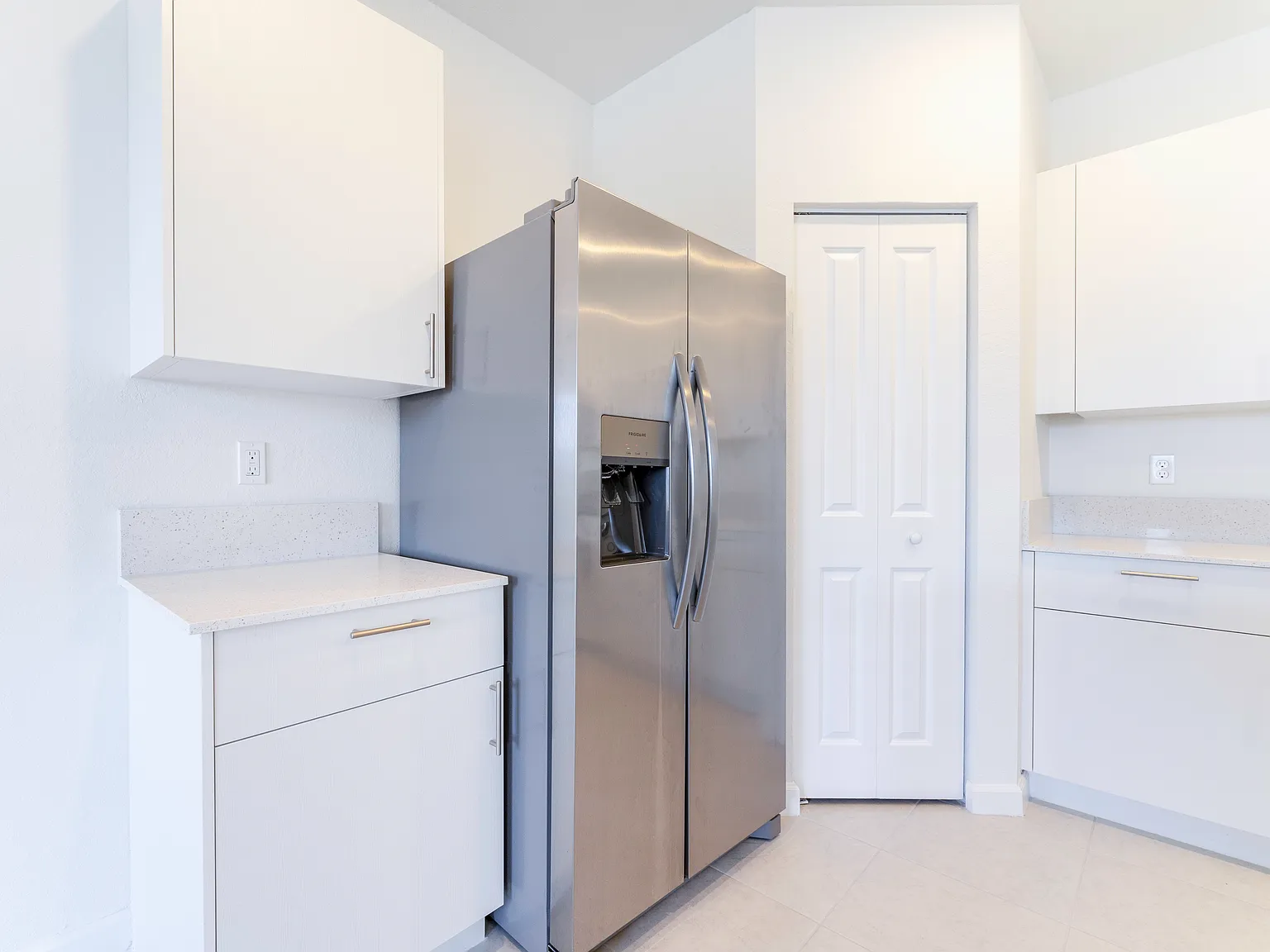 3 bed, 1689 sqft, $3,950 — Photo 2