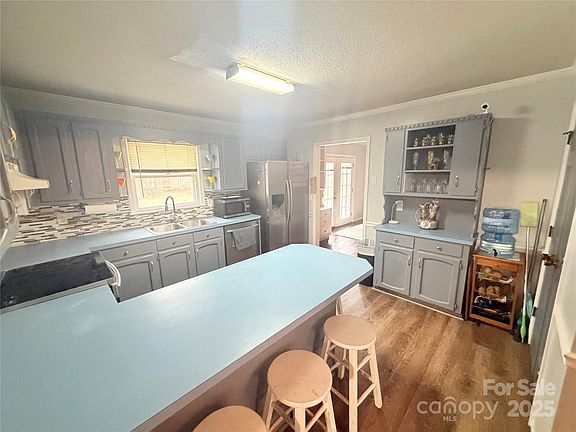5th image of 709 Woodside Dr