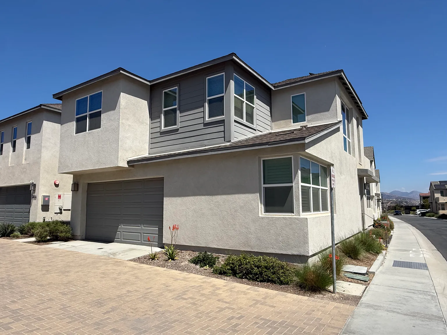 4 bed, 2100 sqft, $4,800 — Photo 4