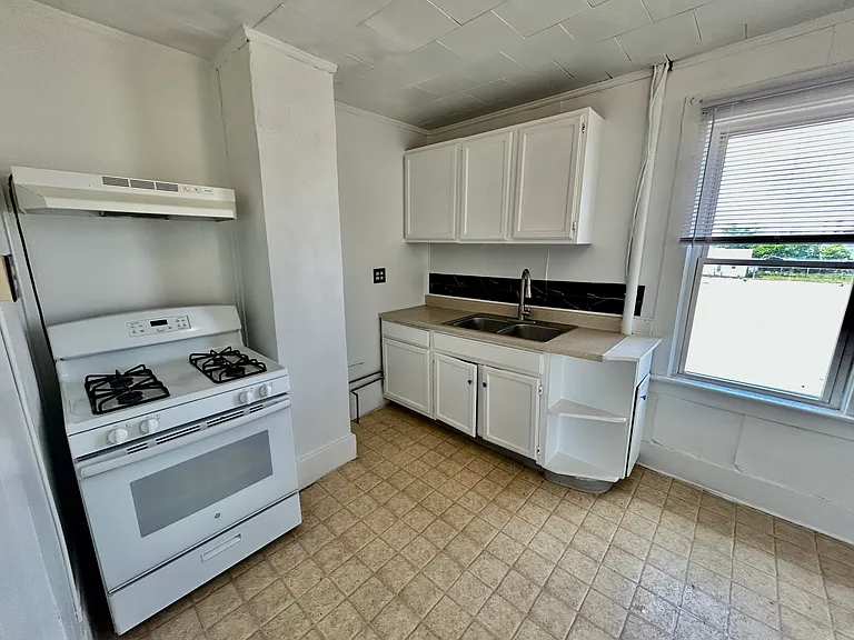 1020 W 18th St #2 — Photo 1