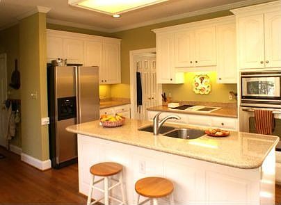 Corian Counters and S/S Appliances For The Chef In All Of Us