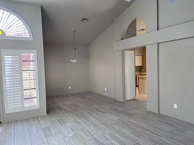 13524 N 103rd St — Photo 7