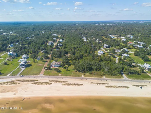 305 N Beach Blvd, Waveland, MS 39576