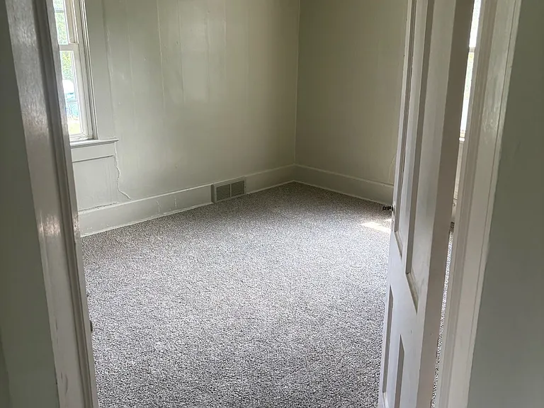 306 Jackson St — Photo 10