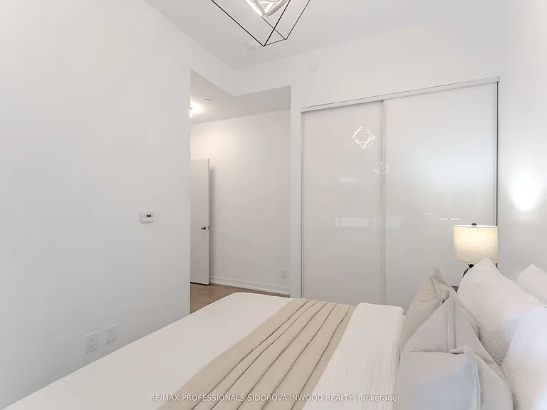 270 Dufferin St #515 — Photo 19