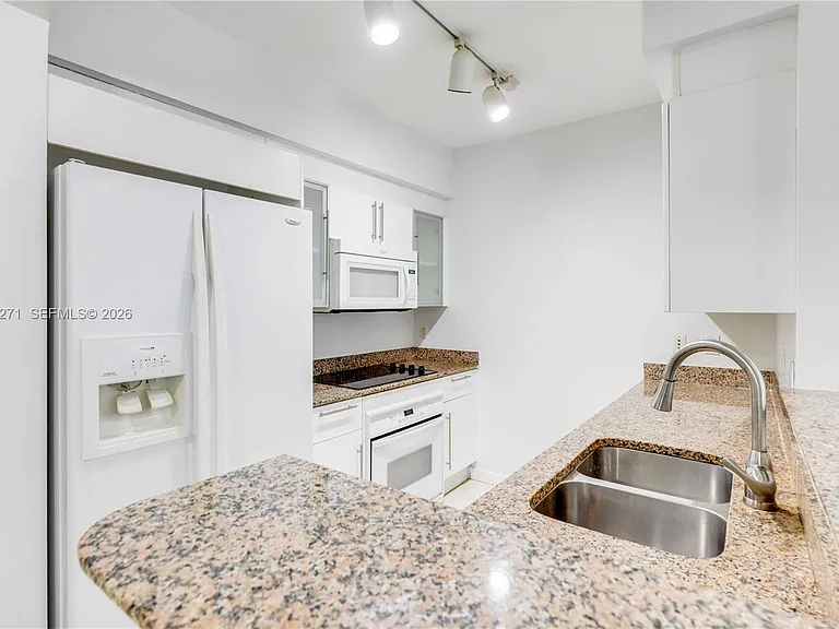 335 Biscayne Blvd #1004 — Photo 11