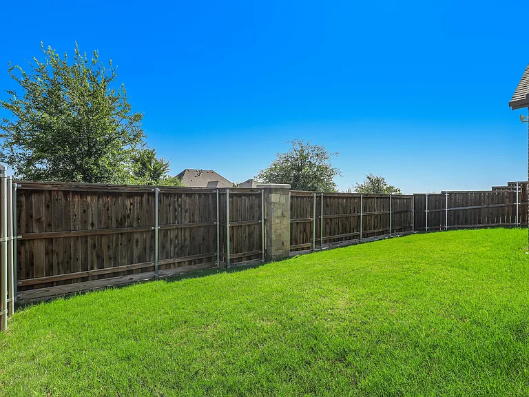 8308 Pine Valley Dr — Photo 38