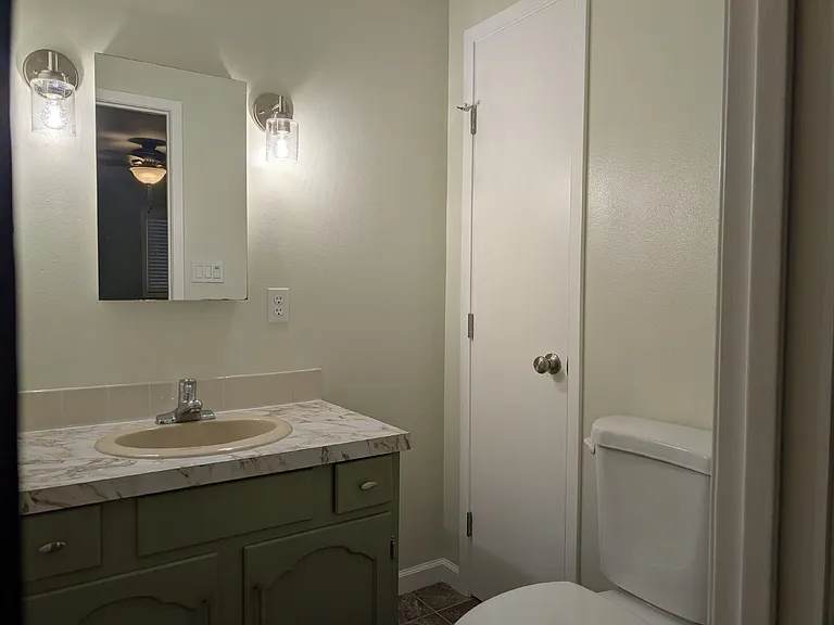 2408 S Gladys Ave — Photo 16