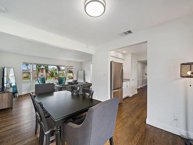 1342 Essex Dr — Photo 20