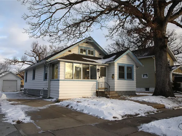 832 Daniels St NE, Cedar Rapids, IA 52402