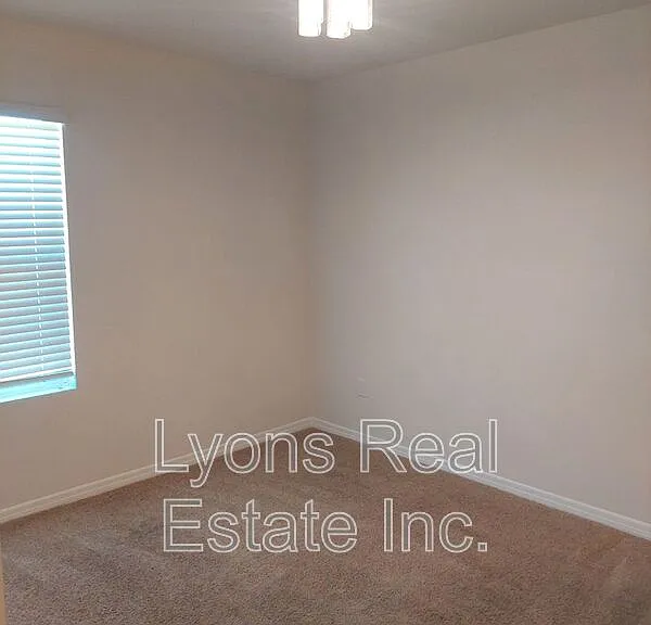 326 SW 24th Pl — Photo 18