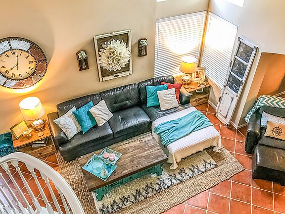 Living w/ Vaulted Ceilings
