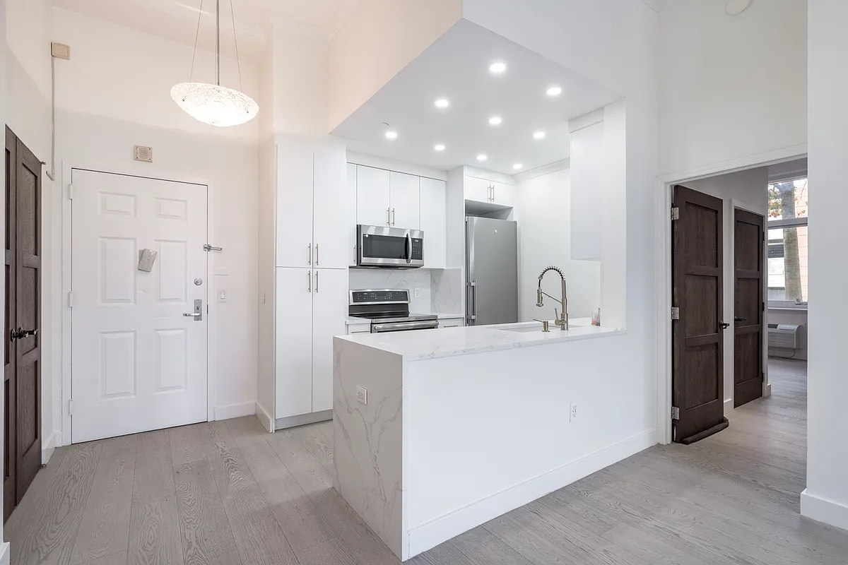 Building Photo - 20 2nd St #103