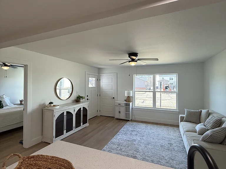 1162 W Cato Springs Rd — Photo 5