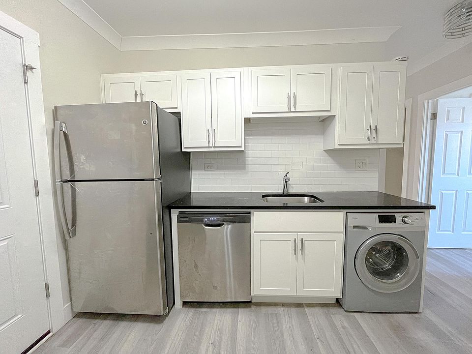 1st image of 1421 W Hutchinson St #1
