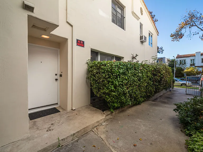9904 Robbins Dr — Photo 25