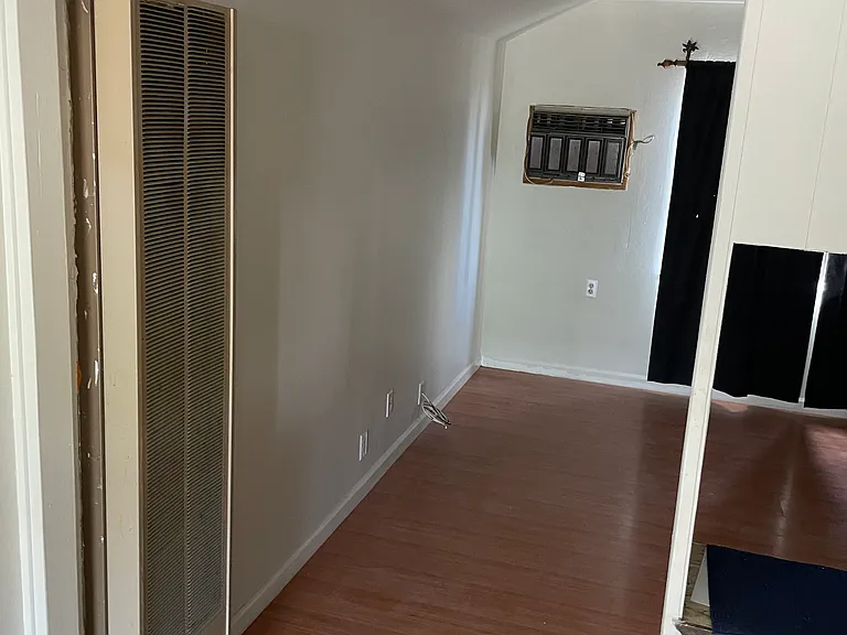353 Pullman Ave — Photo 4