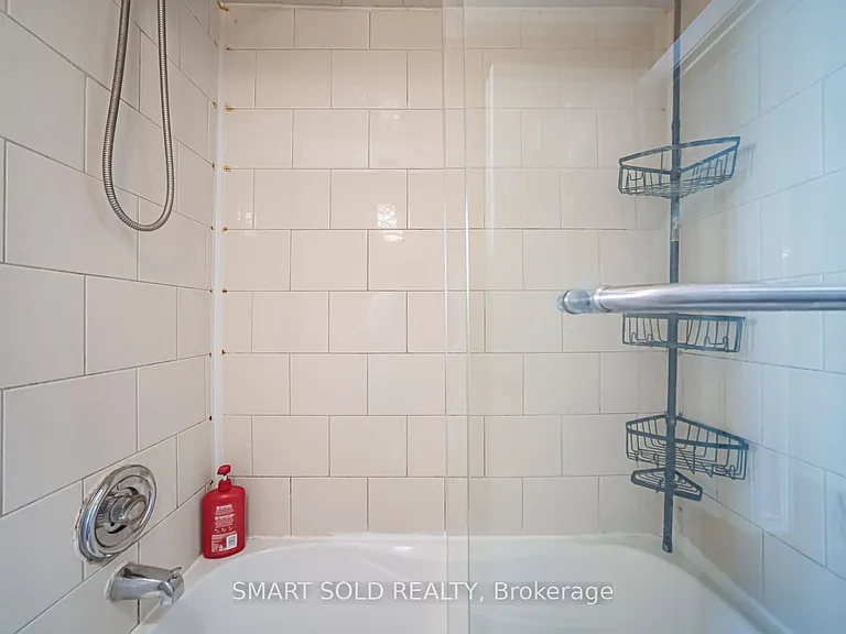 5 Horseley Hill Dr E — Photo 28