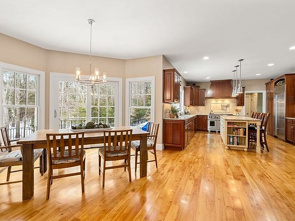 4th image of 10 Brookside Farm Ln
