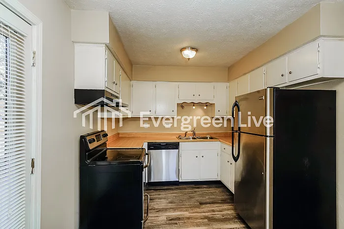3 bed, 1.5 bath, 1536 sqft, $1,695 — Photo 4
