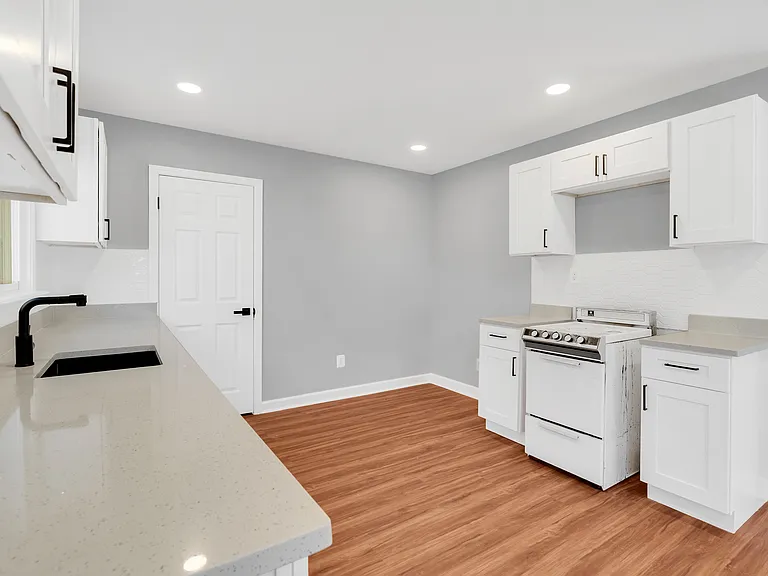 9973 E Outer Dr — Photo 12