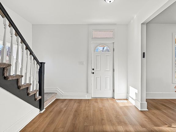 2nd image of 1800 Floyd St