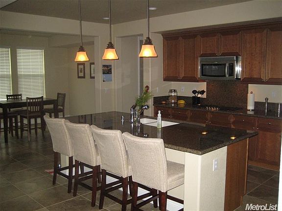 4th image of 901 Farm House Ln