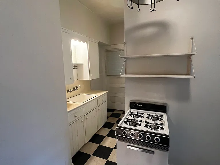 623 Cherry St SE #4 — Photo 3