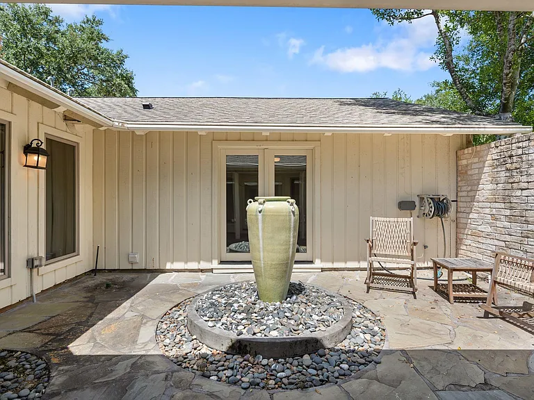 13703 Queensbury Ln — Photo 2
