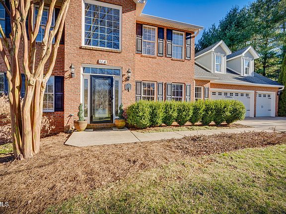 4th image of 114 Surrey Ln