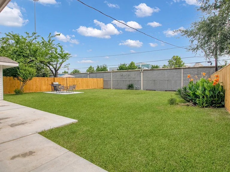 1703 Ansbury Dr — Photo 33
