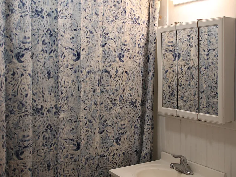 En suite master bedrooms with full private bathroom directly connected in almost every room.