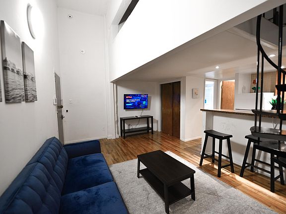 4th image of 1214 Waverly Walk #103