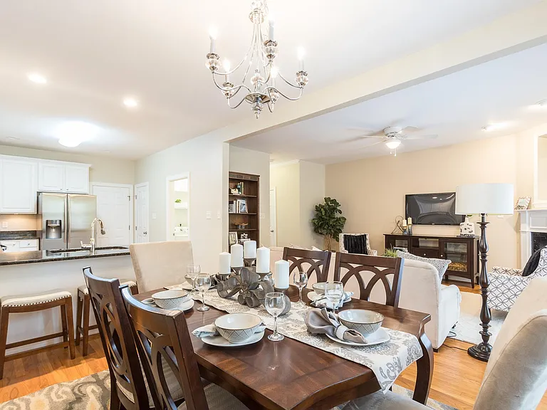 203 Harbor Creek Dr — Photo 2