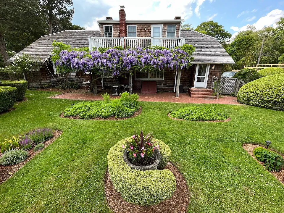 8 Tuthill Point Rd