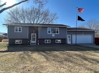 2109 Rodlyn Rd, Webster City, IA 50595