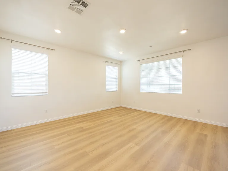 24153 Paseo Del Rancho Dr — Photo 12