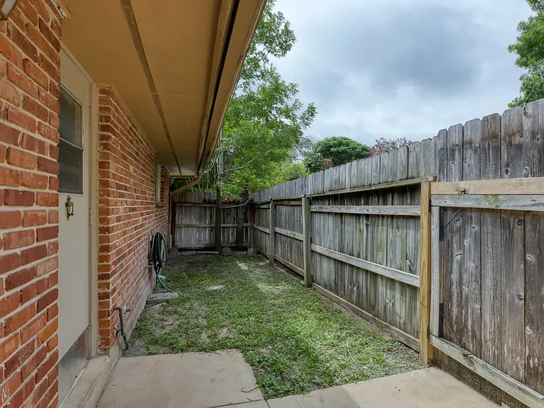 14301 Brook Holw — Photo 19