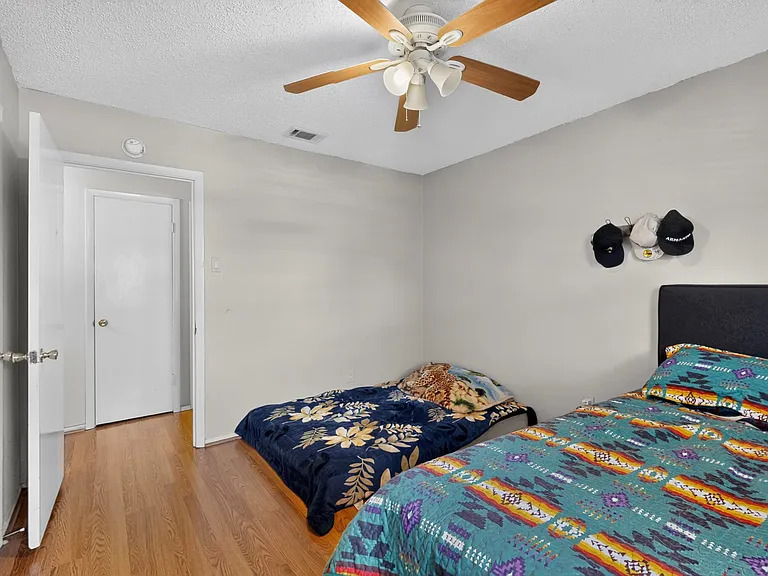 1514 Douglas Dr — Photo 25