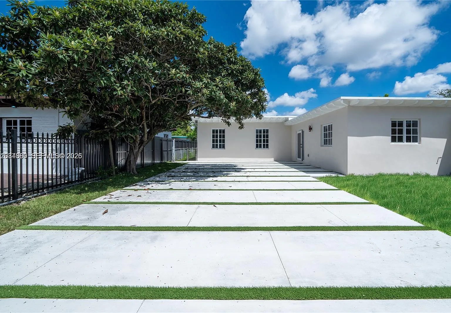 W Miami Shores Sec B — Photo 1