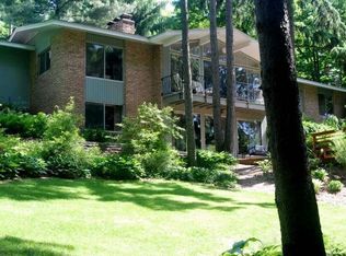 44262 Wyngate Dr, Northville, MI 48167
