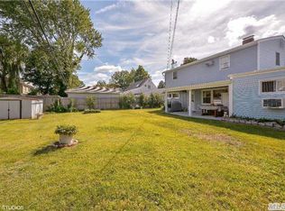 51 Friendly Rd, Hicksville, NY 11801