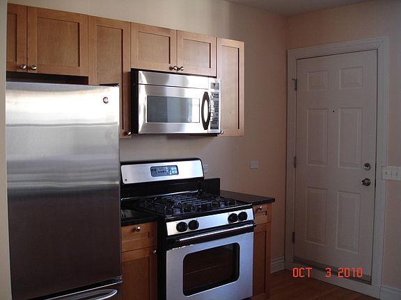 5th image of 2838 W Glenlake Ave #3