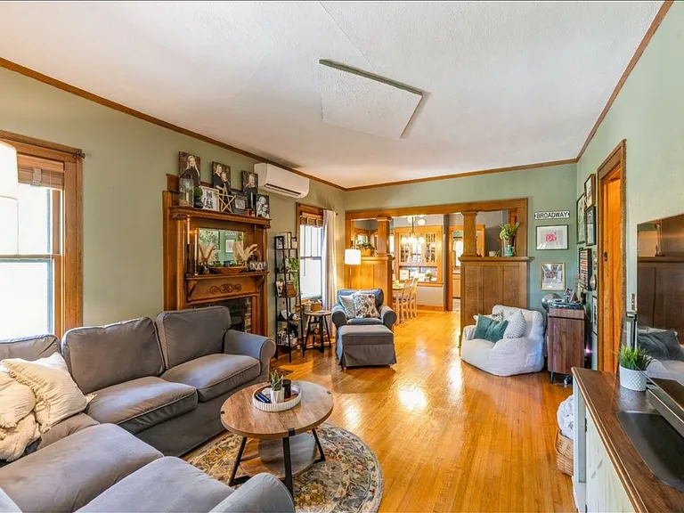 102 E Broadway St — Photo 14