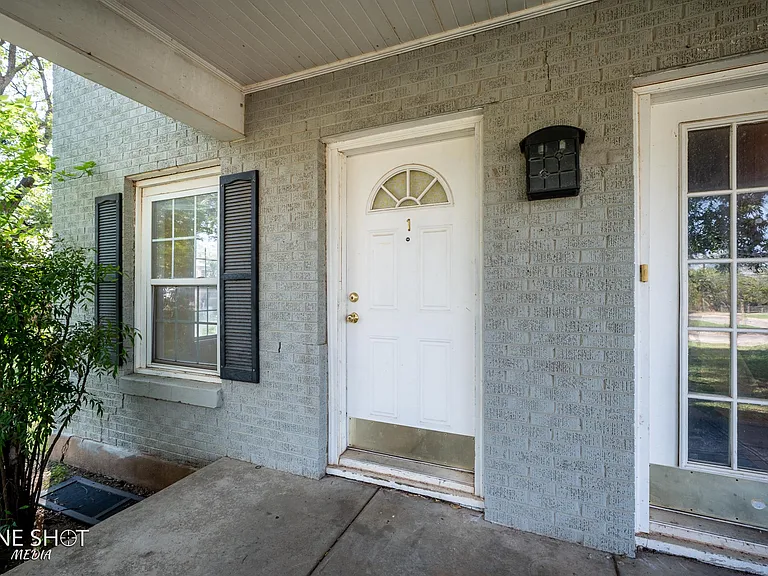 601 College Dr #1 — Photo 6