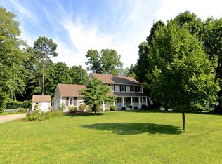 8 Parkwood Dr, Brookfield, CT 06804