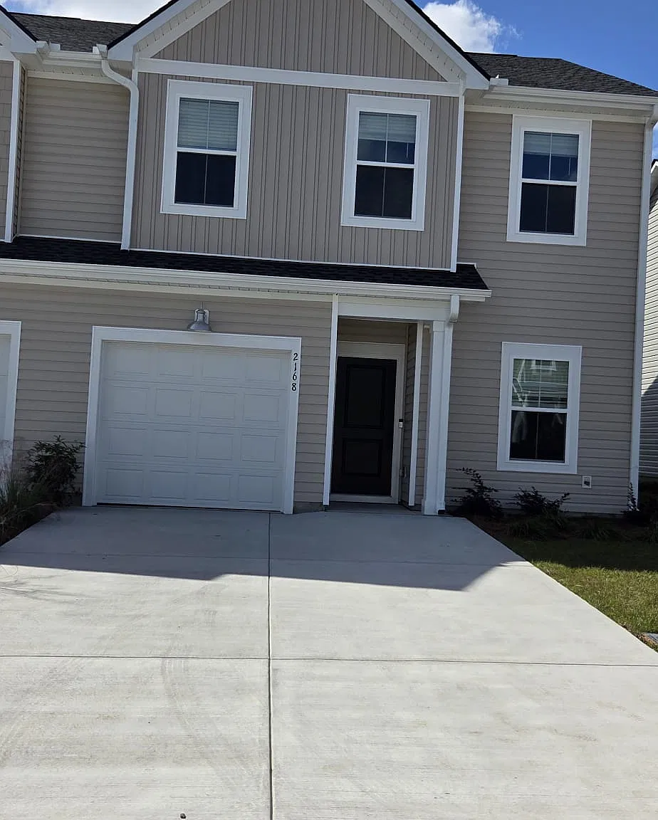 4 bed, 1965 sqft, $1,800 — Photo 2