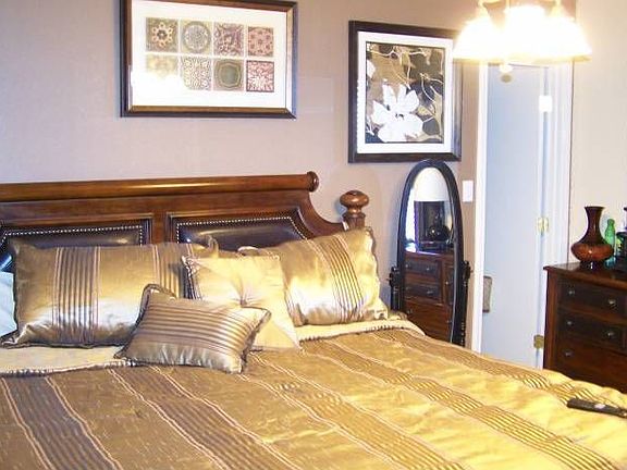 4th image of 10121 Montreal Cir